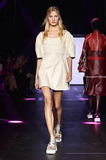 クロエ 2023年春夏コレクション、次世代エネルギー“核融合”を着想源に｜写真21