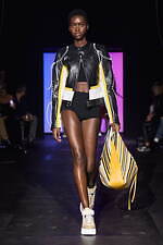 クロエ 2023年春夏コレクション、次世代エネルギー“核融合”を着想源に｜写真22