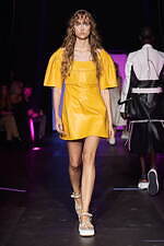 クロエ 2023年春夏コレクション、次世代エネルギー“核融合”を着想源に｜写真23