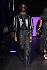 クロエ 2023年春夏コレクション、次世代エネルギー“核融合”を着想源に｜写真29