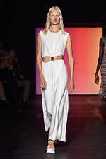 クロエ 2023年春夏コレクション、次世代エネルギー“核融合”を着想源に｜写真37