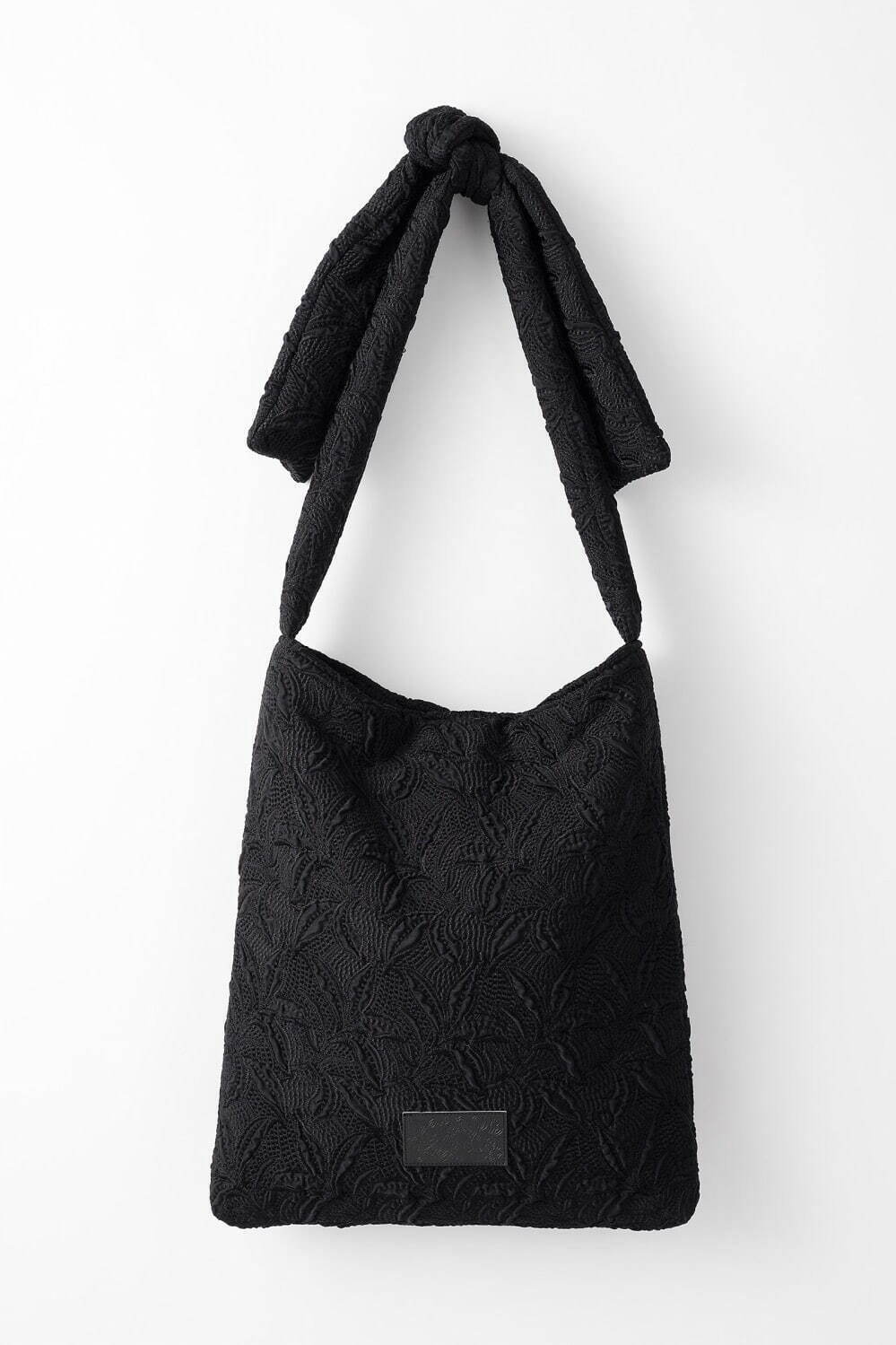 ミューラル「収縮刺繍」の魅力とは? 立体感豊かな素材ができる