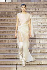 リック・オウエンス 2023年春夏ウィメンズコレクション - フォルムの対位法｜写真1