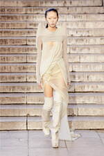 リック・オウエンス 2023年春夏ウィメンズコレクション - フォルムの対位法｜写真2