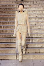 リック・オウエンス 2023年春夏ウィメンズコレクション - フォルムの対位法｜写真12