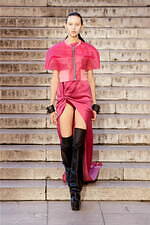 リック・オウエンス 2023年春夏ウィメンズコレクション - フォルムの対位法｜写真13