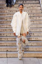 リック・オウエンス 2023年春夏ウィメンズコレクション - フォルムの対位法｜写真18