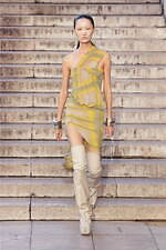 リック・オウエンス 2023年春夏ウィメンズコレクション - フォルムの対位法｜写真24