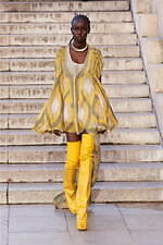 リック・オウエンス 2023年春夏ウィメンズコレクション - フォルムの対位法｜写真25