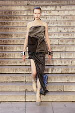 リック・オウエンス 2023年春夏ウィメンズコレクション - フォルムの対位法｜写真37