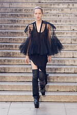 リック・オウエンス 2023年春夏ウィメンズコレクション - フォルムの対位法｜写真41