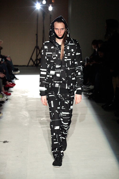 ヨシオクボ 2010-11年秋冬<span>コレクション</span> - 写真13