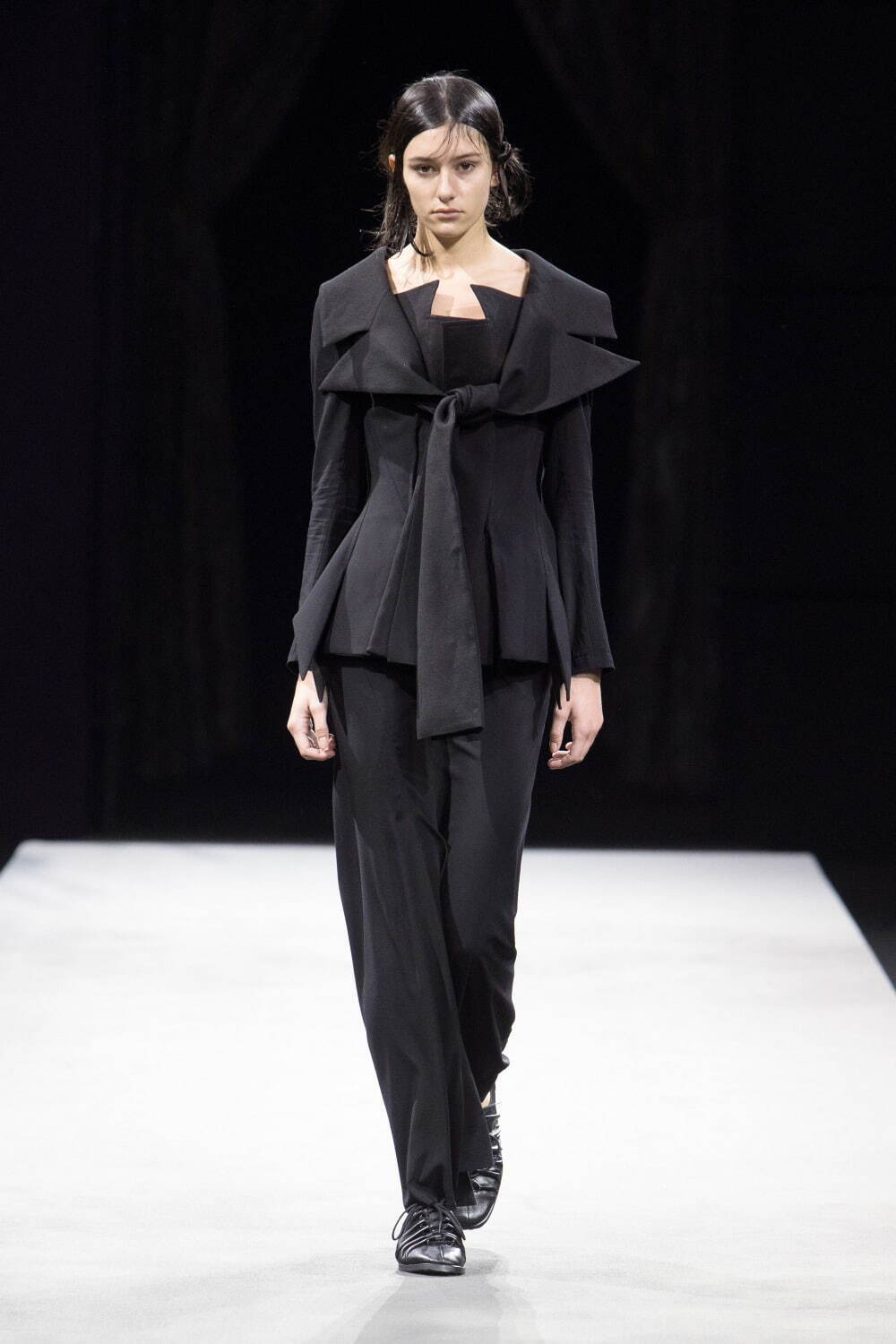 ヨウジヤマモト(Yohji Yamamoto) 2023年春夏ウィメンズコレクション  - 写真1