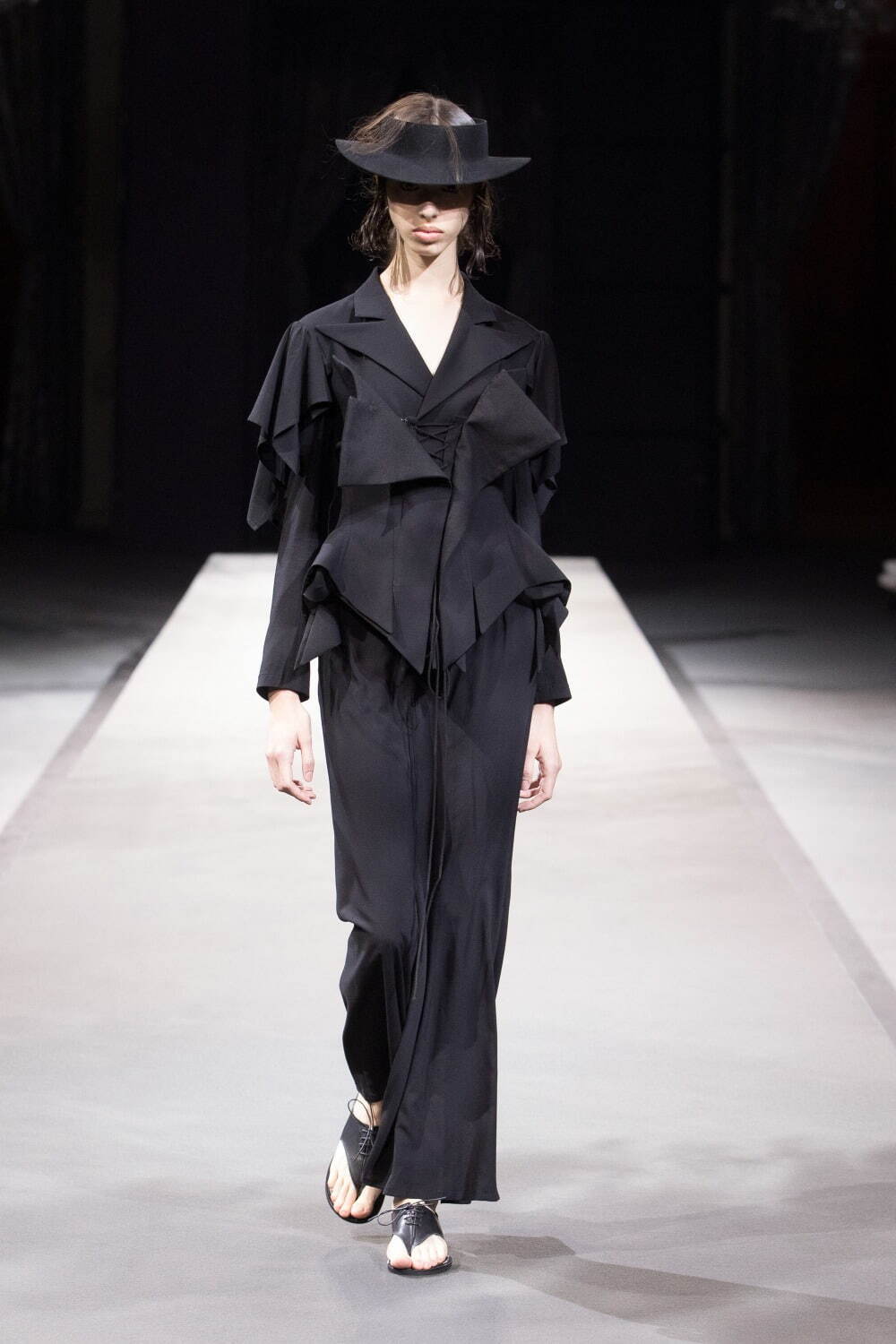 ヨウジヤマモト(Yohji Yamamoto) 2023年春夏ウィメンズコレクション  - 写真3