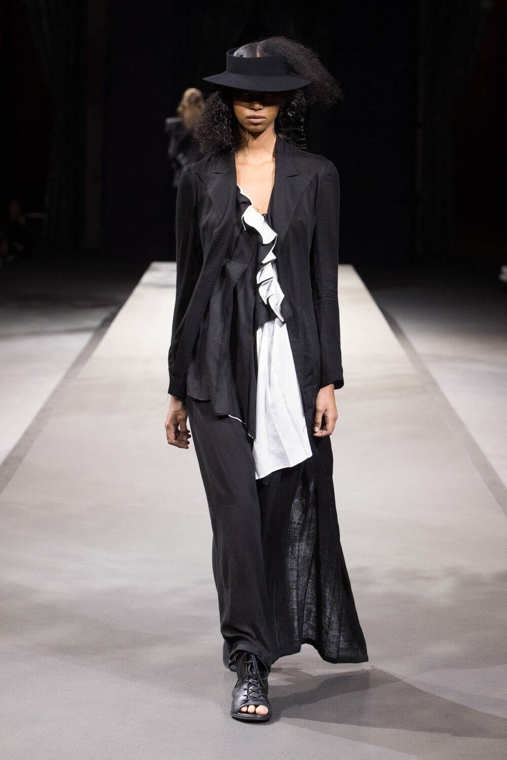 ヨウジヤマモト(Yohji Yamamoto) 2023年春夏ウィメンズコレクション  - 写真9