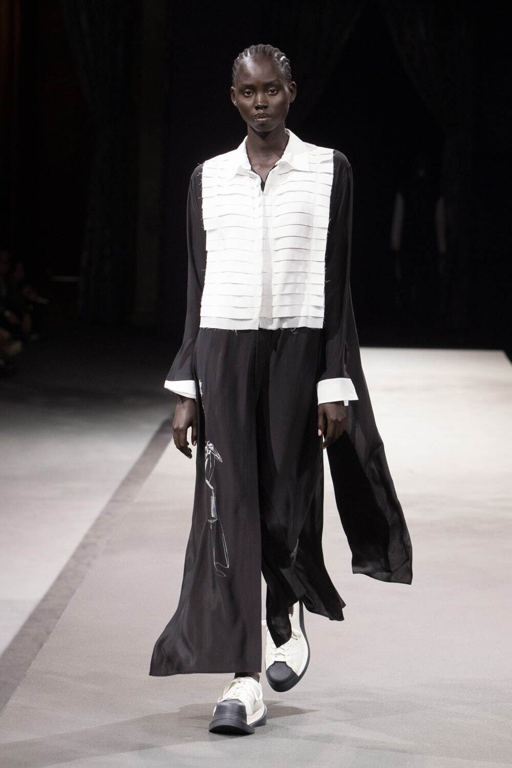 ヨウジヤマモト(Yohji Yamamoto) 2023年春夏ウィメンズコレクション  - 写真19