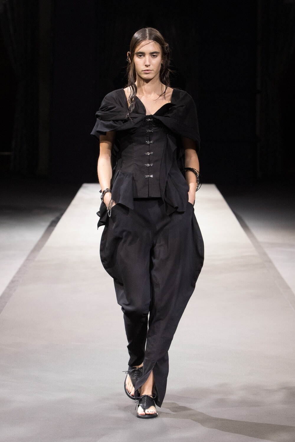 ヨウジヤマモト(Yohji Yamamoto) 2023年春夏ウィメンズコレクション  - 写真20