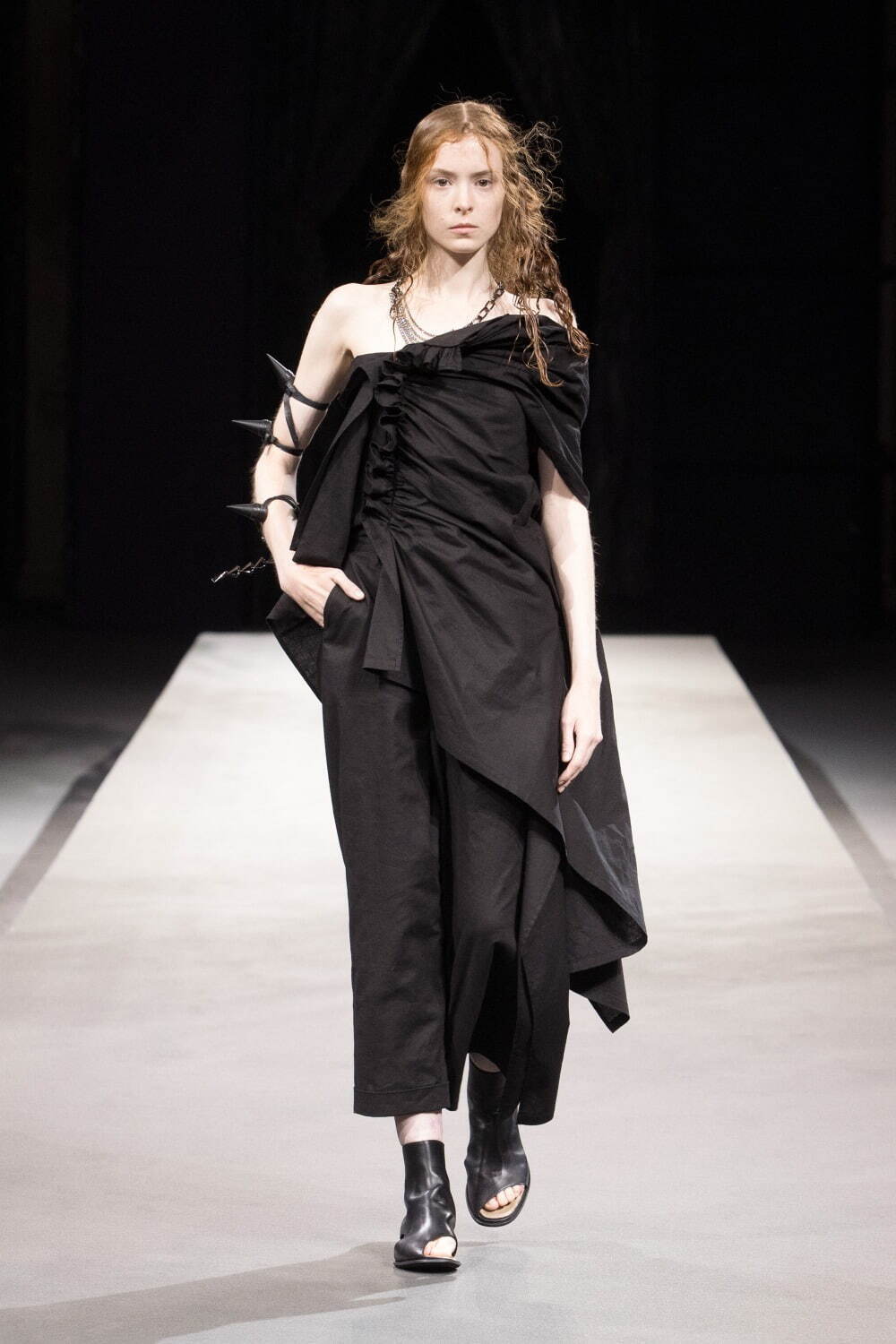 ヨウジヤマモト(Yohji Yamamoto) 2023年春夏ウィメンズコレクション  - 写真22