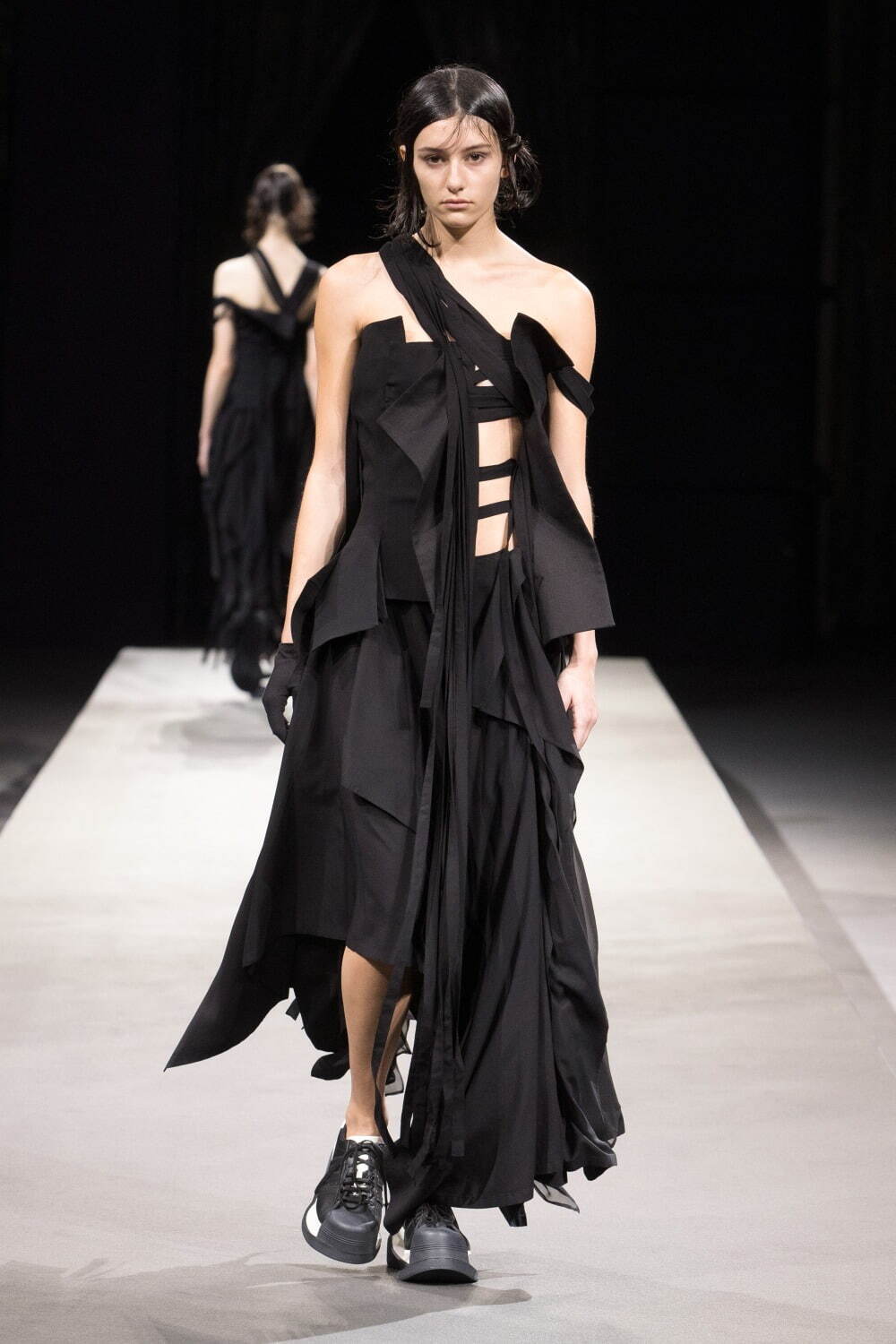 ヨウジヤマモト(Yohji Yamamoto) 2023年春夏ウィメンズコレクション  - 写真27