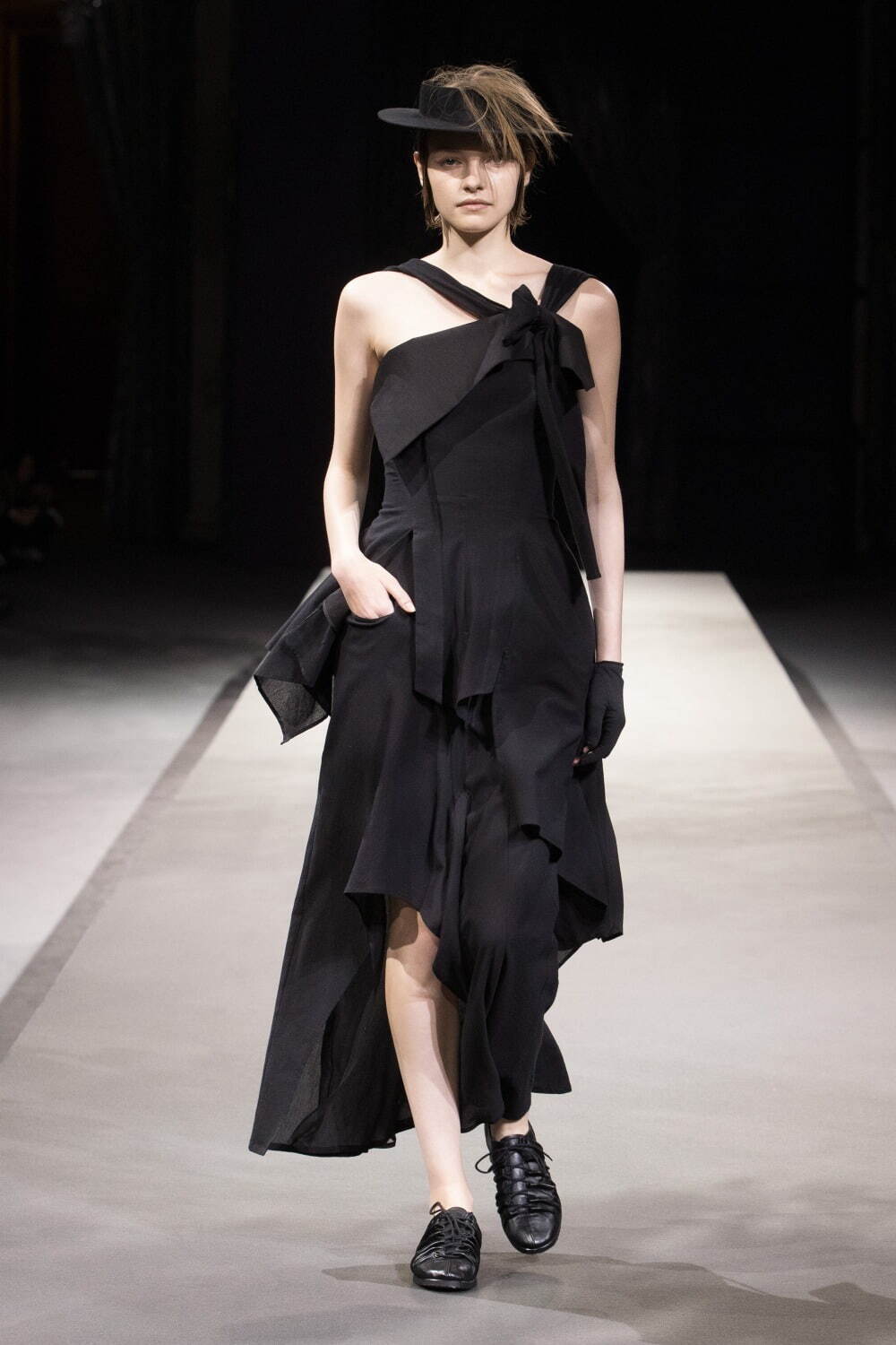 ヨウジヤマモト(Yohji Yamamoto) 2023年春夏ウィメンズコレクション  - 写真28