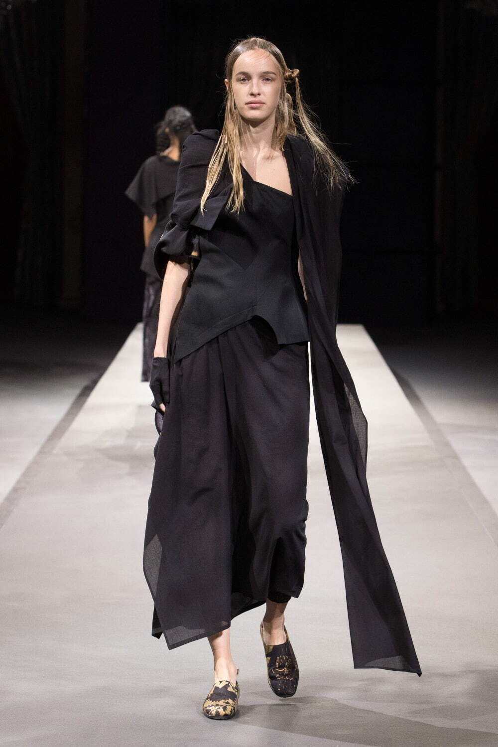 ヨウジヤマモト(Yohji Yamamoto) 2023年春夏ウィメンズコレクション  - 写真33