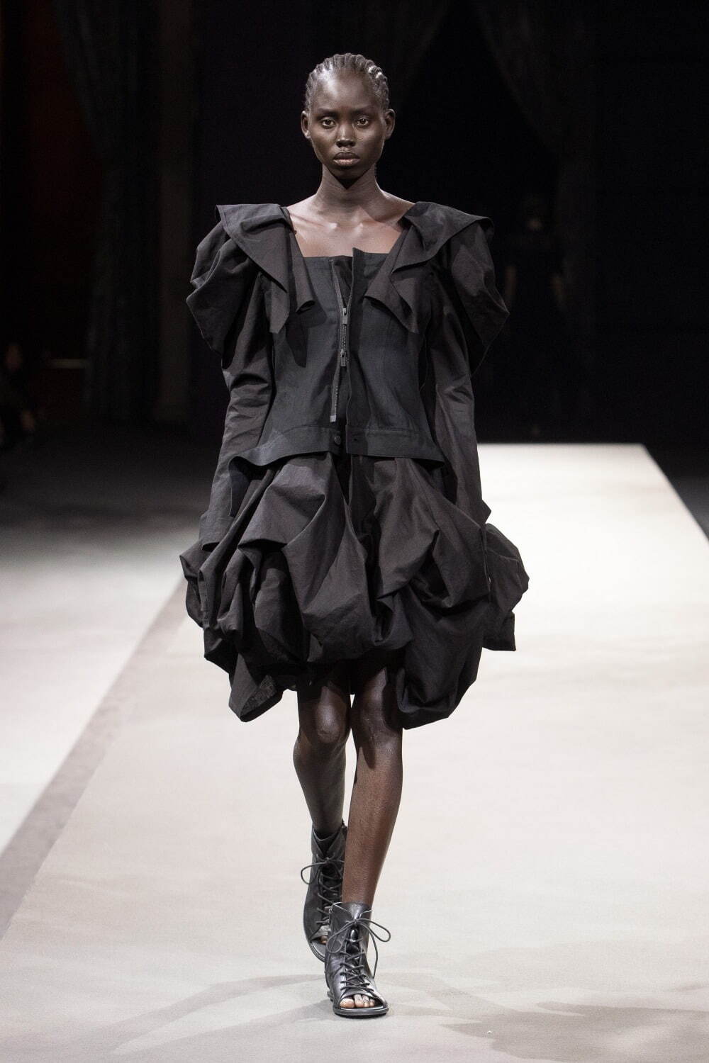 ヨウジヤマモト(Yohji Yamamoto) 2023年春夏ウィメンズコレクション  - 写真38