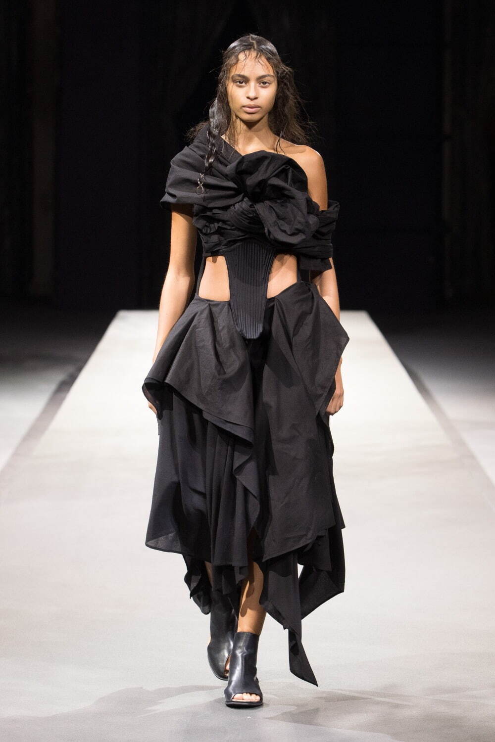 ヨウジヤマモト(Yohji Yamamoto) 2023年春夏ウィメンズコレクション  - 写真40