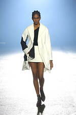 イッセイ ミヤケ 2023年春夏コレクション - “彫刻”から着想、弾み息づく造形｜写真5