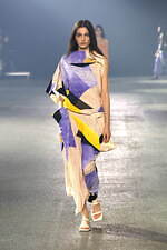 イッセイ ミヤケ 2023年春夏コレクション - “彫刻”から着想、弾み息づく造形｜写真30