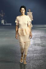 イッセイ ミヤケ 2023年春夏コレクション - “彫刻”から着想、弾み息づく造形｜写真41