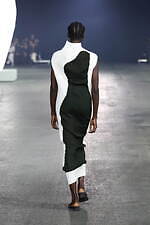 イッセイ ミヤケ 2023年春夏コレクション - “彫刻”から着想、弾み息づく造形｜写真51