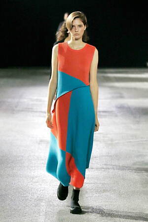 ISSEY MIYAKE - イッセイミヤケ2023コレクションドレス新品タグ
