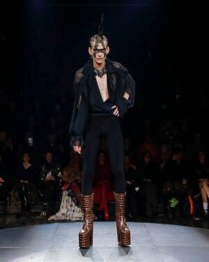 アンドレアス・クロンターラー フォー ヴィヴィアン・ウエストウッド(Andreas Kronthaler for Vivienne Westwood) 2023年春夏ウィメンズ&メンズコレクション  - 写真31