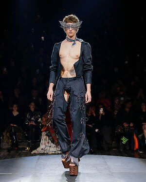 アンドレアス・クロンターラー フォー ヴィヴィアン・ウエストウッド(Andreas Kronthaler for Vivienne Westwood) 2023年春夏ウィメンズ&メンズコレクション  - 写真32