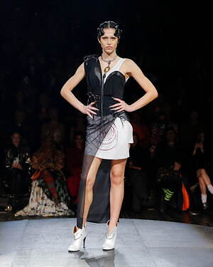 アンドレアス・クロンターラー フォー ヴィヴィアン・ウエストウッド(Andreas Kronthaler for Vivienne Westwood) 2023年春夏ウィメンズ&メンズコレクション  - 写真37