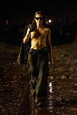 バレンシアガ 2023年夏コレクション - 泥臭く、自分らしく生きる｜写真2