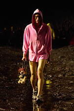 バレンシアガ 2023年夏コレクション - 泥臭く、自分らしく生きる｜写真11