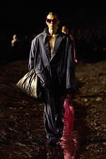 バレンシアガ 2023年夏コレクション - 泥臭く、自分らしく生きる｜写真44