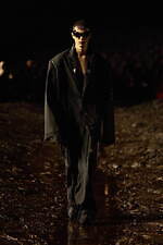 バレンシアガ 2023年夏コレクション - 泥臭く、自分らしく生きる｜写真48