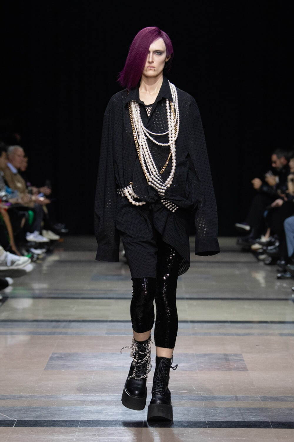 レディース・黒のクロップドパンツ(アンクル丈)のコーディネート - 写真31