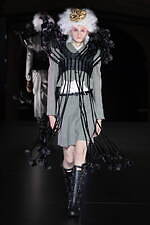 ノワール ケイ ニノミヤ 2023年春夏コレクション - 明滅する灯火｜写真5