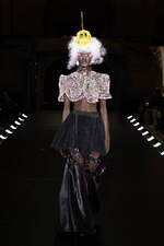 ノワール ケイ ニノミヤ 2023年春夏コレクション - 明滅する灯火｜写真25