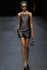 ヴァレンティノ 2023年春夏コレクション、引き算を経て“本質”を見出す｜写真9