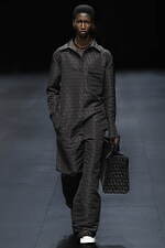 ヴァレンティノ 2023年春夏コレクション、引き算を経て“本質”を見出す｜写真19