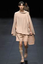 ヴァレンティノ 2023年春夏コレクション、引き算を経て“本質”を見出す｜写真21