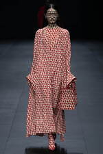 ヴァレンティノ 2023年春夏コレクション、引き算を経て“本質”を見出す｜写真31