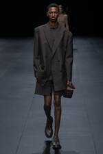 ヴァレンティノ 2023年春夏コレクション、引き算を経て“本質”を見出す｜写真44