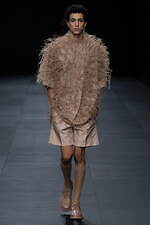 ヴァレンティノ 2023年春夏コレクション、引き算を経て“本質”を見出す｜写真54