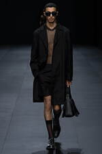 ヴァレンティノ 2023年春夏コレクション、引き算を経て“本質”を見出す｜写真58