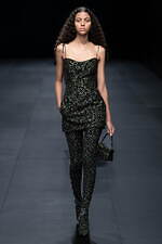 ヴァレンティノ 2023年春夏コレクション、引き算を経て“本質”を見出す｜写真79